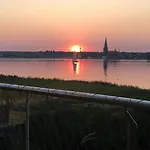 Lichtdurchflutete Mit Direktem Schleiblick *