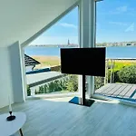 Lichtdurchflutete Mit Direktem Schleiblick