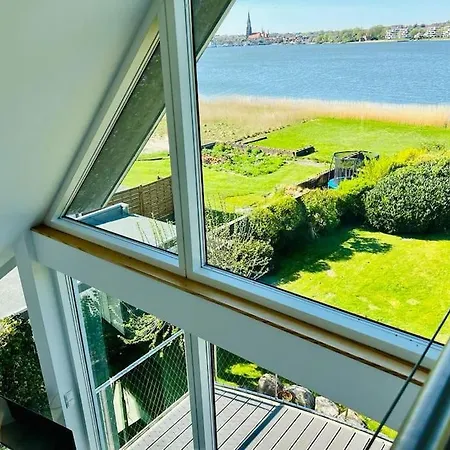 Lichtdurchflutete Mit Direktem Schleiblick *