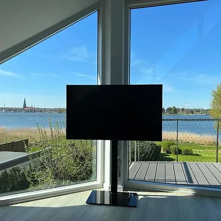 Lichtdurchflutete Mit Direktem Schleiblick *