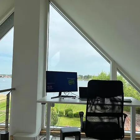 Lichtdurchflutete Mit Direktem Schleiblick