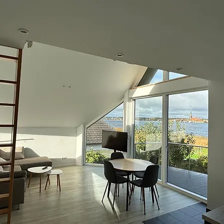 Apartment Lichtdurchflutete Mit Direktem Schleiblick *