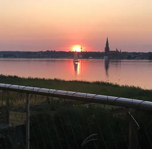 Lichtdurchflutete Mit Direktem Schleiblick *